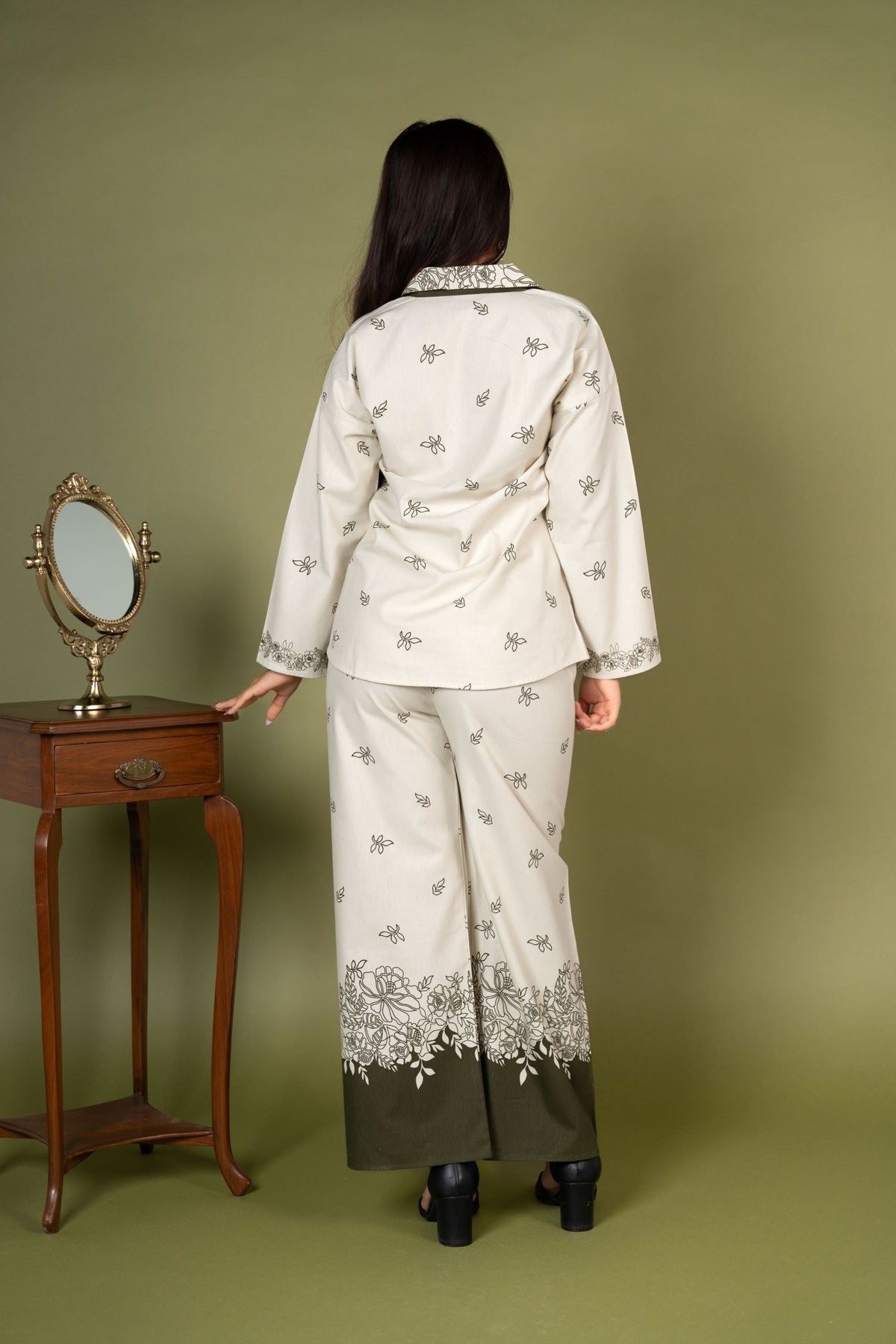 AARSI Meher Floral Line-Art Lounge Set