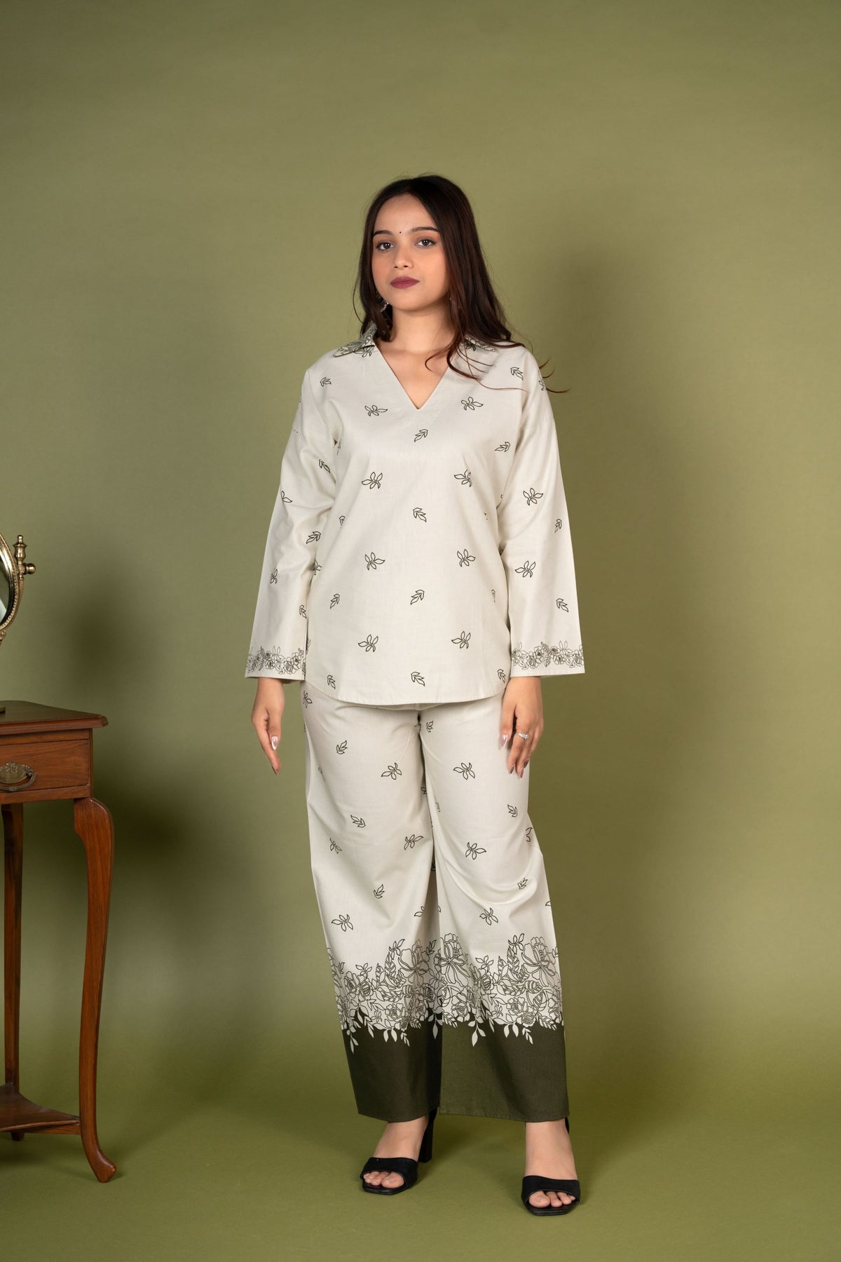 AARSI Meher Floral Line-Art Lounge Set