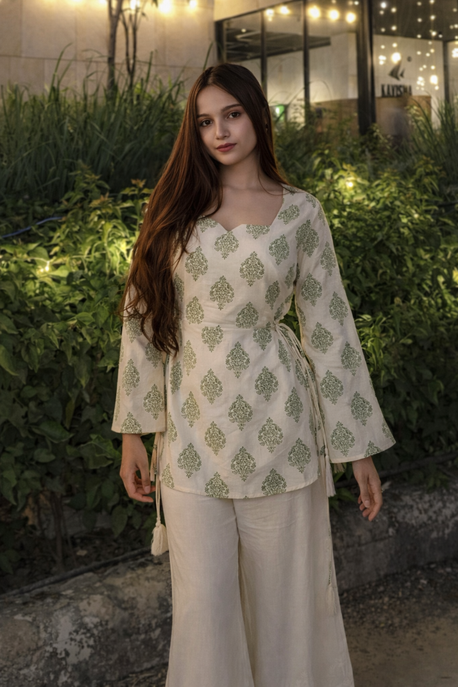 Aarsi Kaira Green Buta Side-Tie Kurti